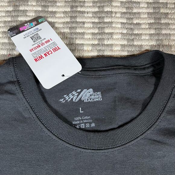 Daniel Suarez Joe Gibbs Racing Team Collection ARRIS T-Shirt Black Sz L NWT - Picture 6 of 6